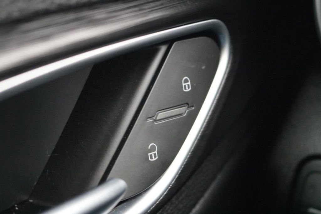 Used 2017 Alfa Romeo Giulia AWD image 19