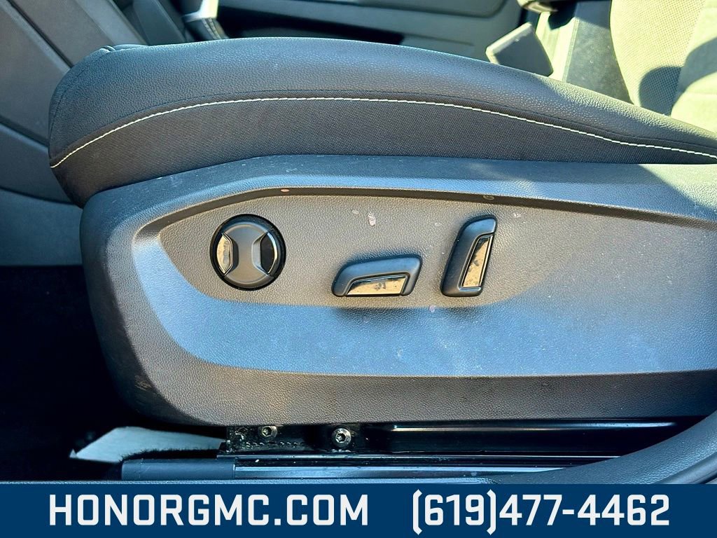 Used 2024 Volkswagen Taos SE image 12