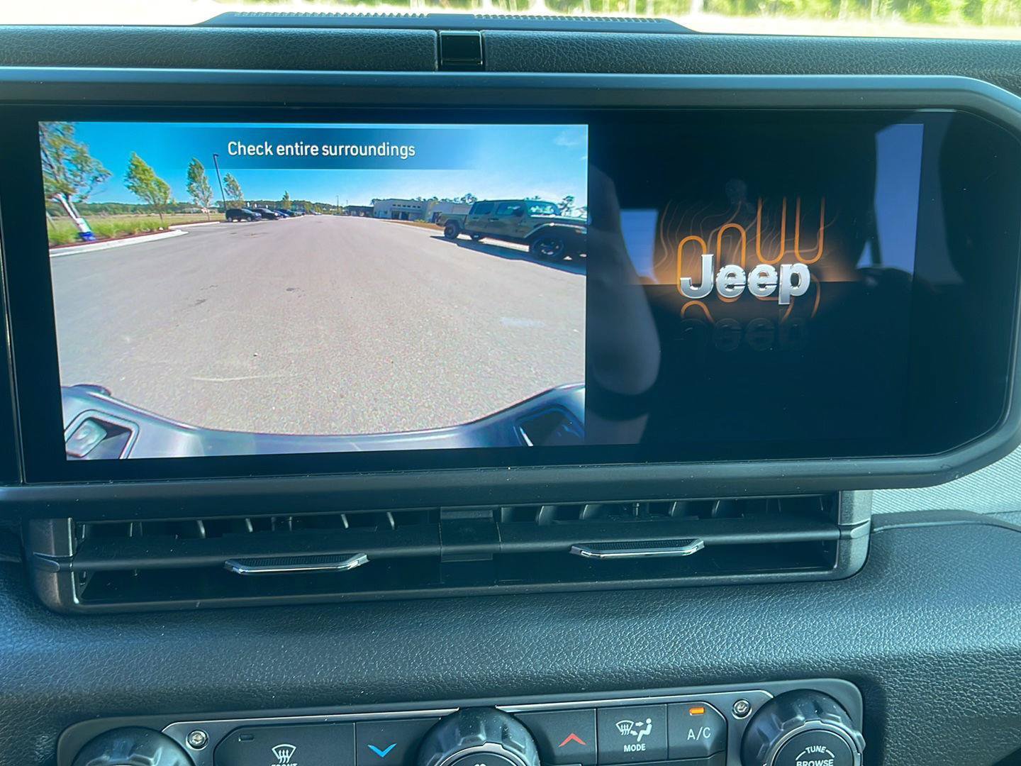 New 2026 Jeep Gladiator Sport AWD/4WD image 18