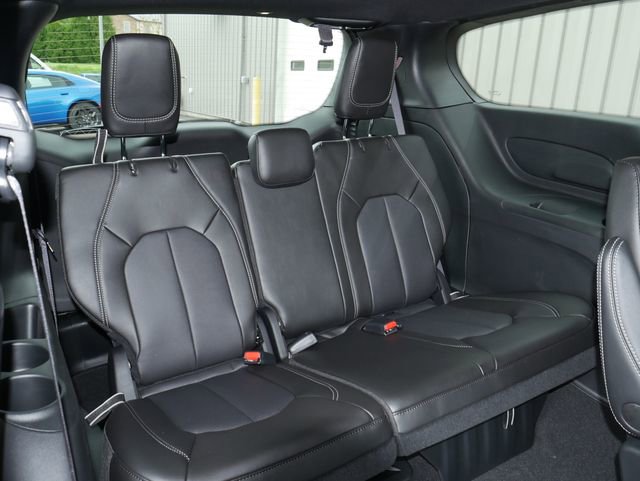 New 2027 Chrysler Pacifica Select FWD image 24