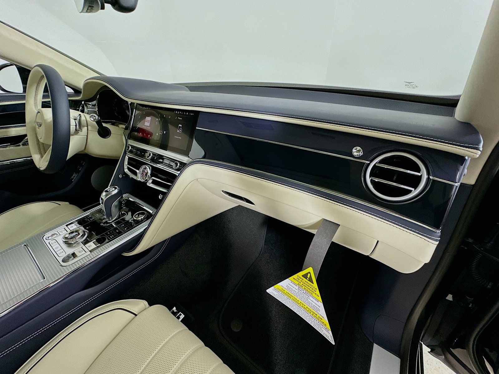 New 2026 Bentley Flying Spur V8 AWD/4WD image 2