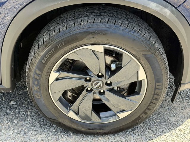Used 2024 Nissan Rogue SV AWD/4WD image 9