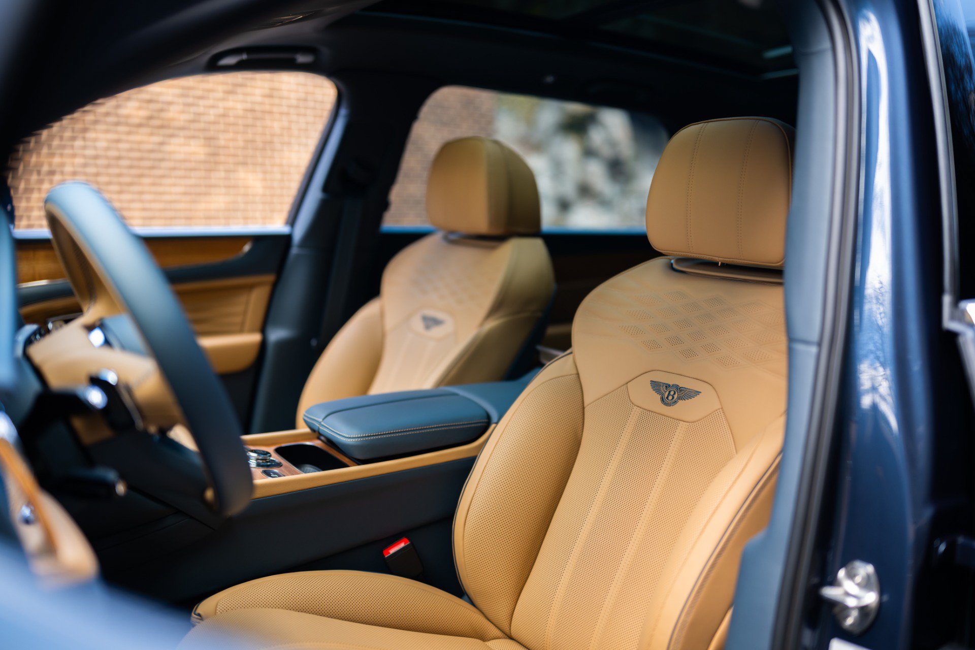 Certified 2025 Bentley Bentayga Extended Wheelbase AWD/4WD image 53