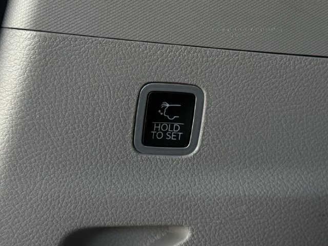 Used 2024 Jeep Wagoneer L Series II w/ Flexible Seating Group RWD image 33