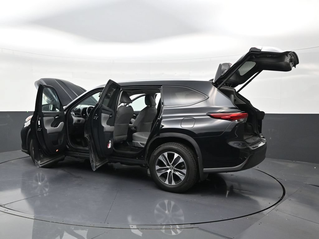 Used 2021 Toyota Highlander XLE AWD/4WD image 31