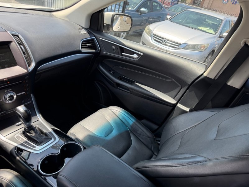 Used 2018 Ford Edge Titanium w/ Equipment Group 301A FWD image 19