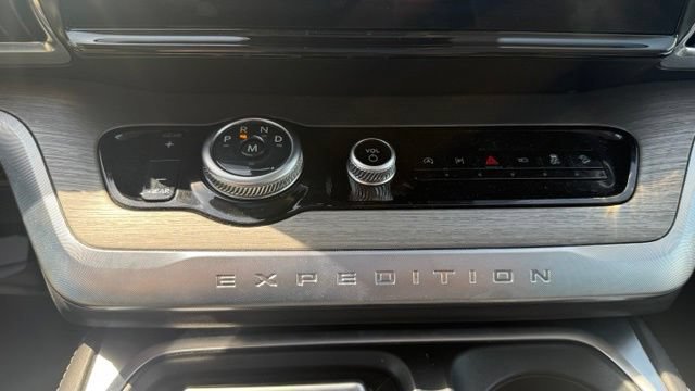 Used 2025 Ford Expedition Max Platinum AWD/4WD image 23