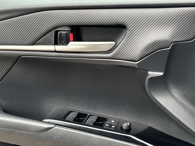 Used 2025 Toyota Camry SE image 23
