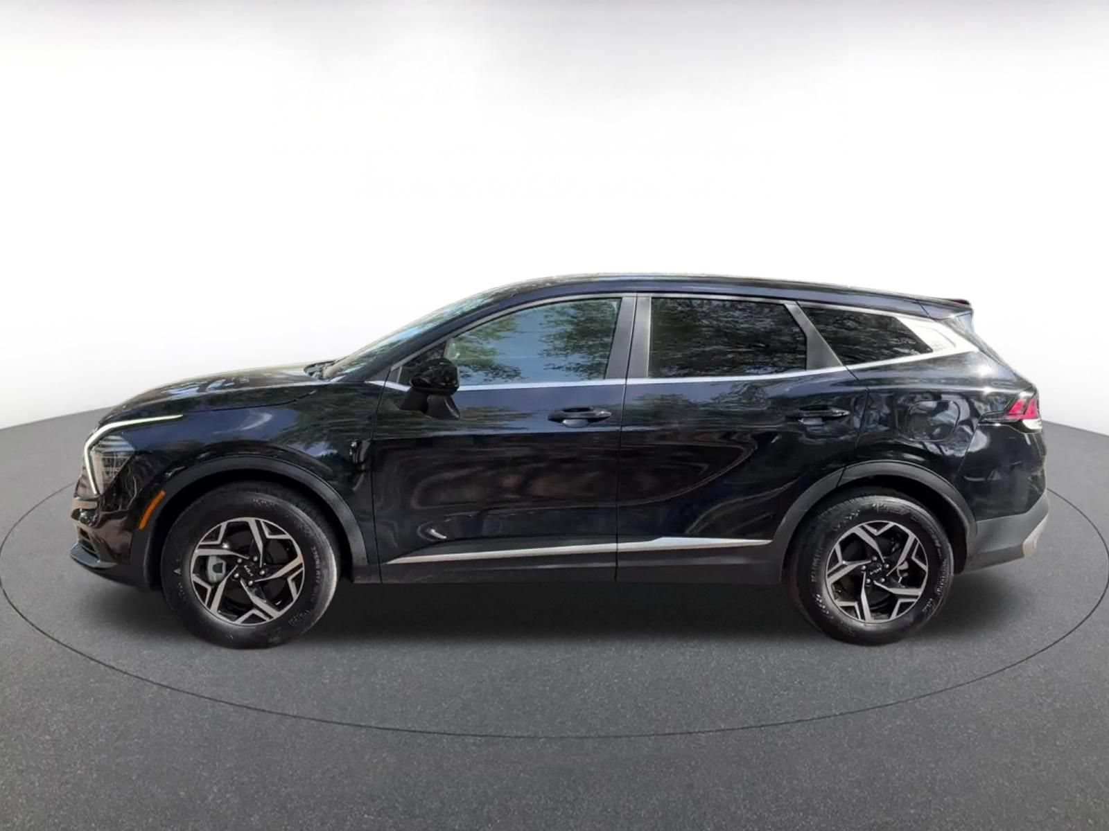 Used 2025 Kia Sportage LX AWD/4WD image 9