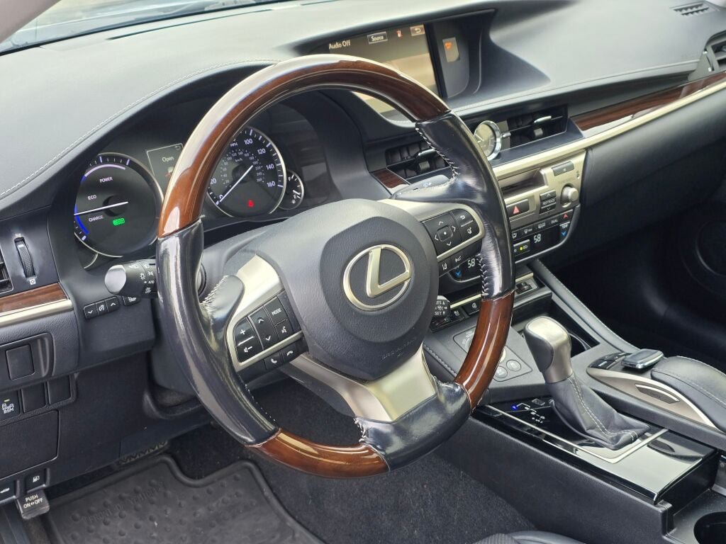 Used 2016 Lexus ES 300h w/ Navigation System Package FWD image 12