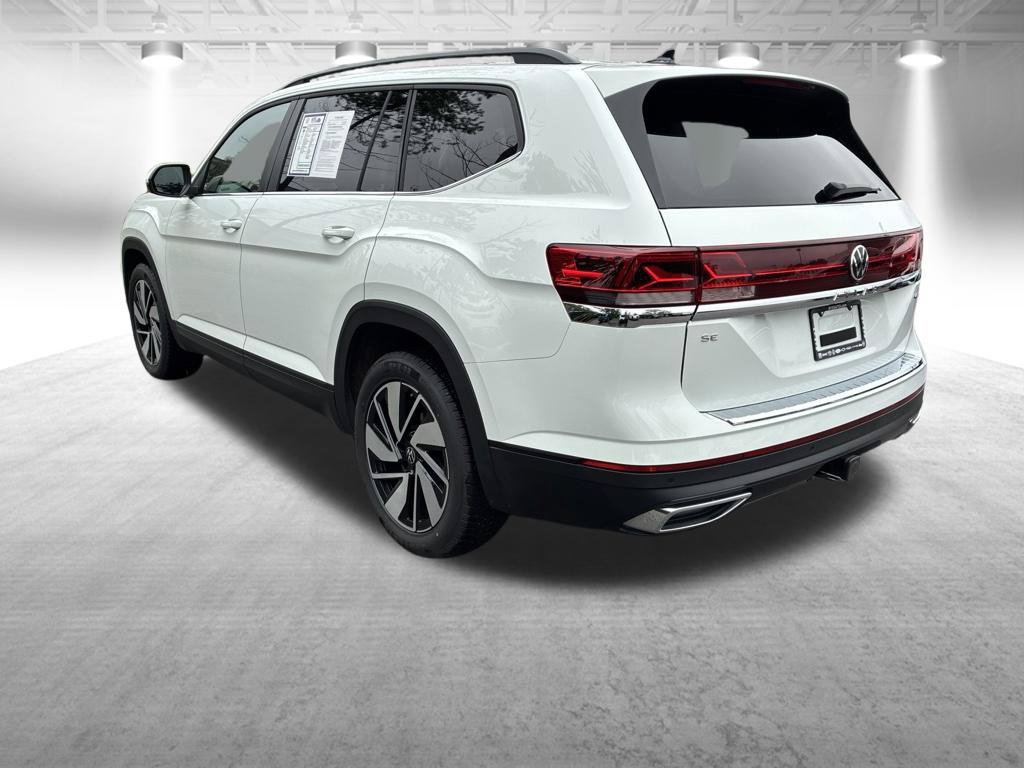 Used 2024 Volkswagen Atlas SE AWD/4WD image 3