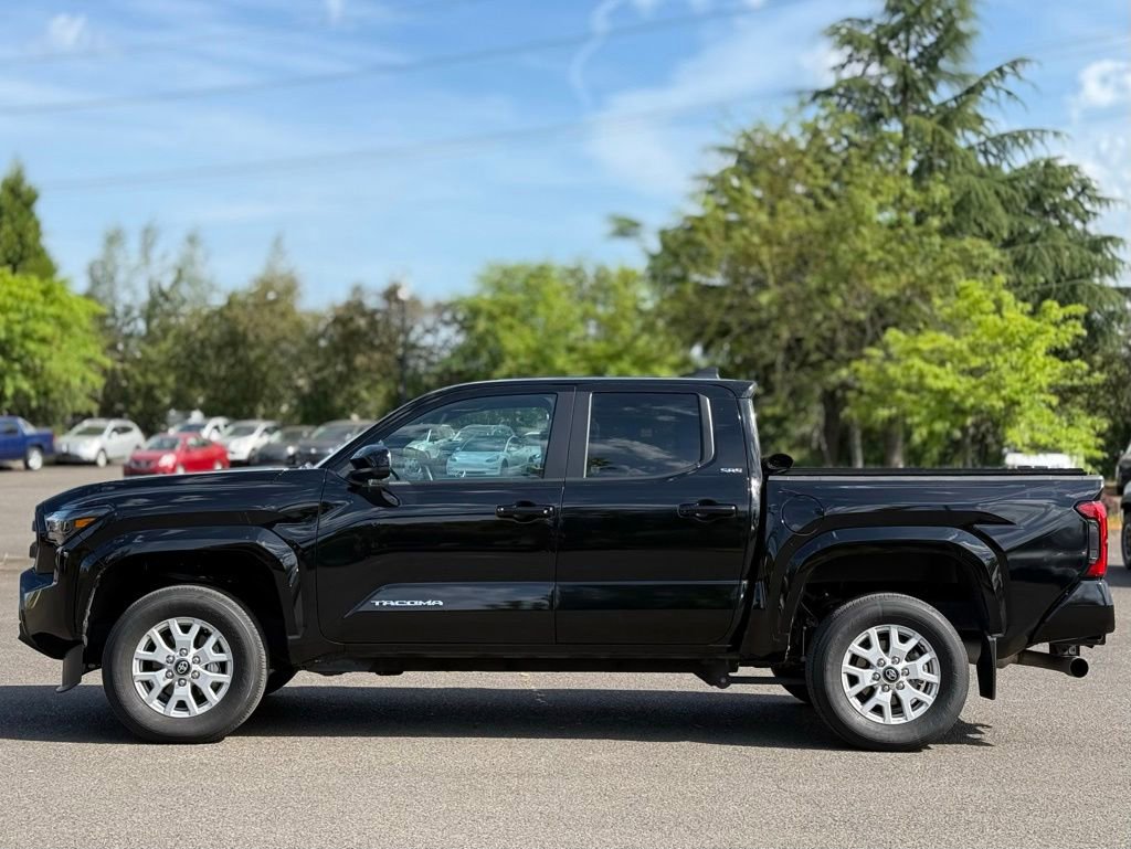 Used 2024 Toyota Tacoma SR5 AWD/4WD image 2