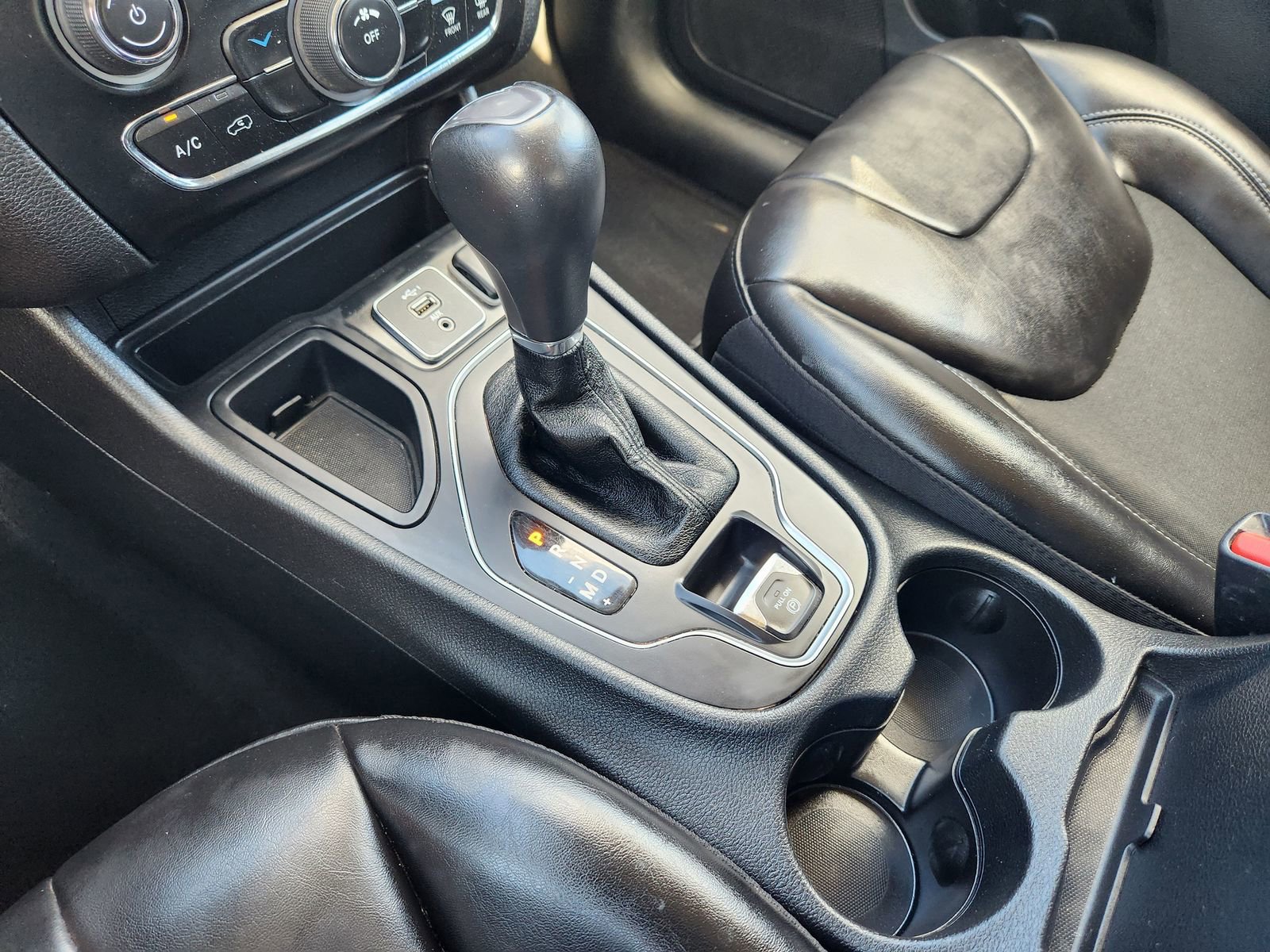 Used 2021 Jeep Cherokee Latitude Plus image 28