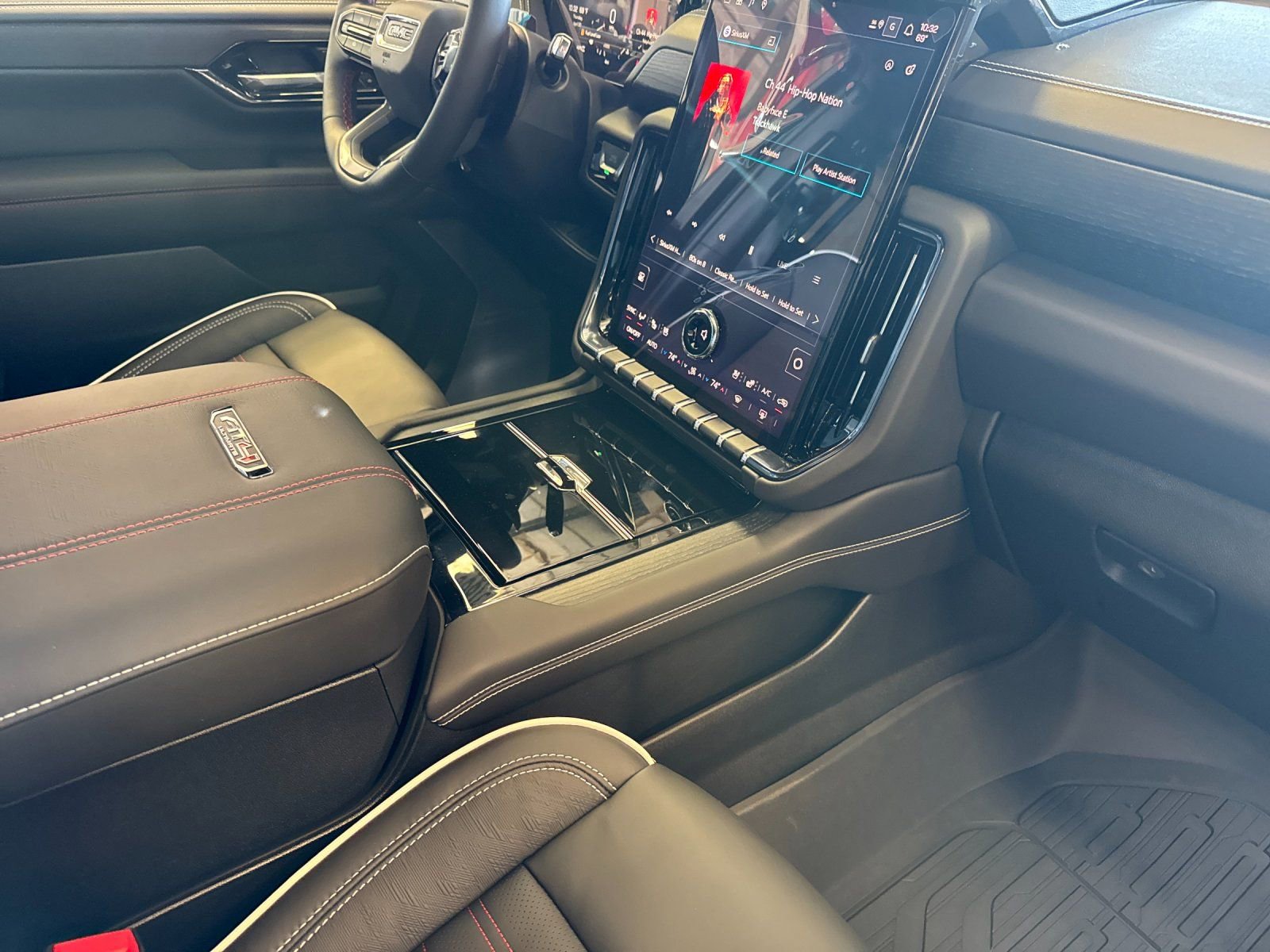 New 2026 GMC Yukon AT4 Ultimate AWD/4WD image 18