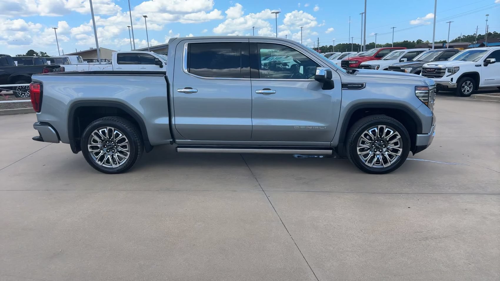 Used 2025 GMC Sierra 1500 Denali Ultimate AWD/4WD image 2