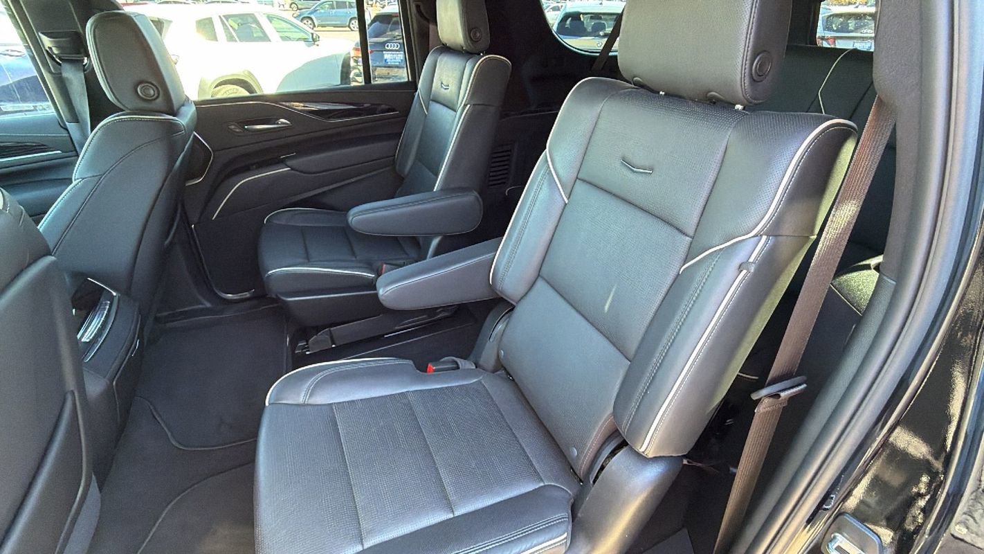 Used 2024 Cadillac Escalade ESV Sport w/ Touring Package image 12