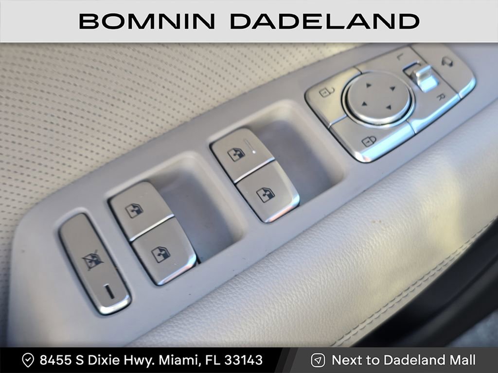 Used 2023 Genesis G70 3.3T w/ Sport Advanced Package image 10