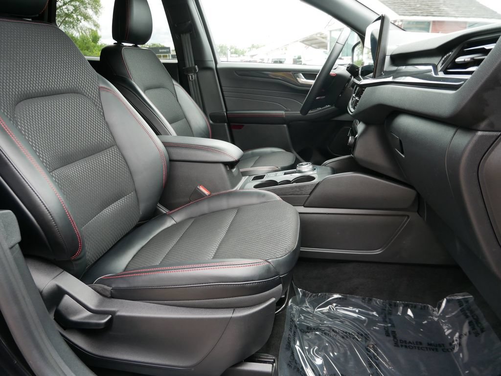 Certified 2025 Ford Escape ST-Line w/ Tech Pack #1 AWD/4WD image 10