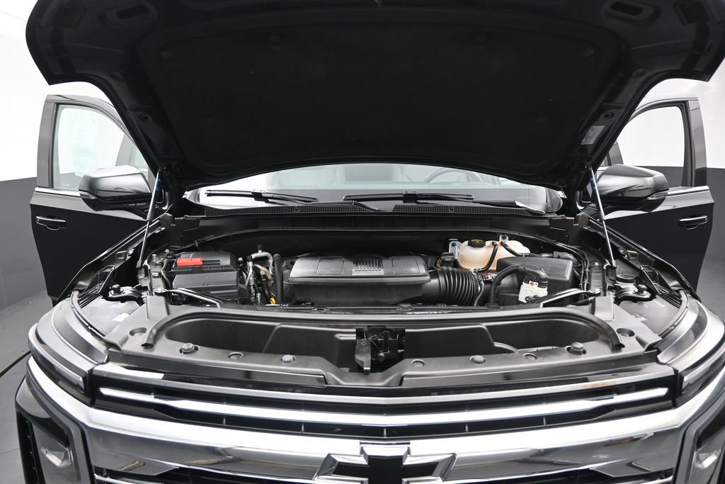 Used 2025 Chevrolet Suburban LT w/ Comfort Package AWD/4WD image 33