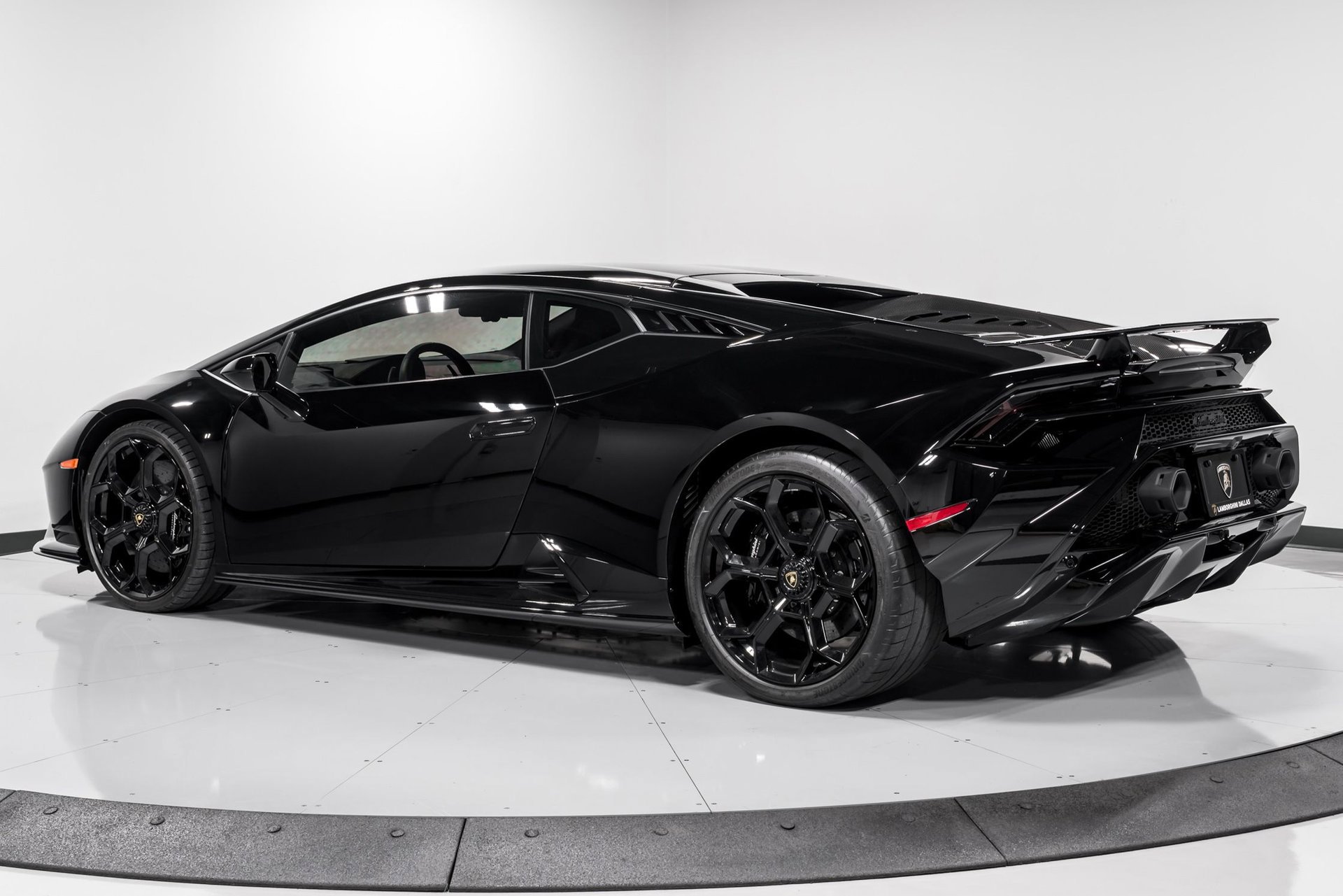 Used 2023 Lamborghini Huracan Tecnica image 5
