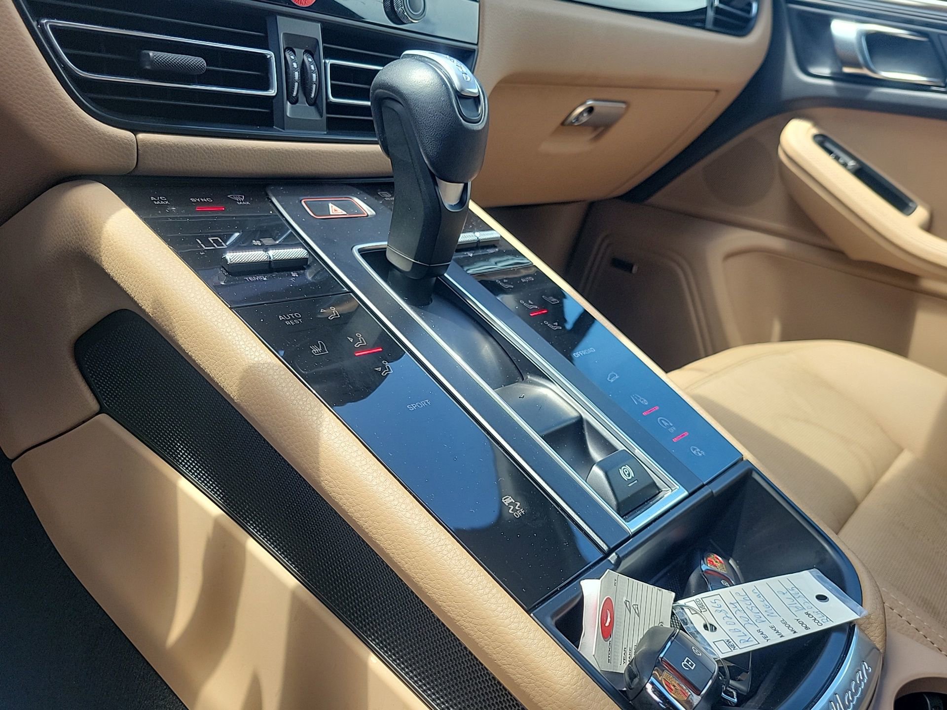 Used 2024 Porsche Macan image 33