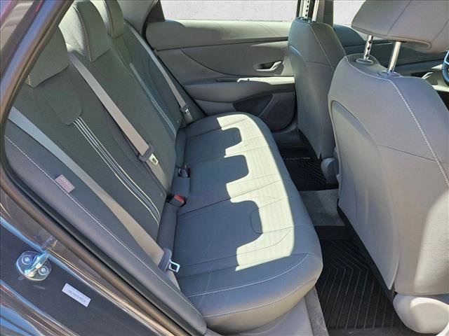 Used 2025 Hyundai Elantra Sport image 16