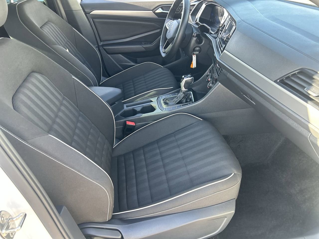 Certified 2024 Volkswagen Jetta Sport FWD image 9