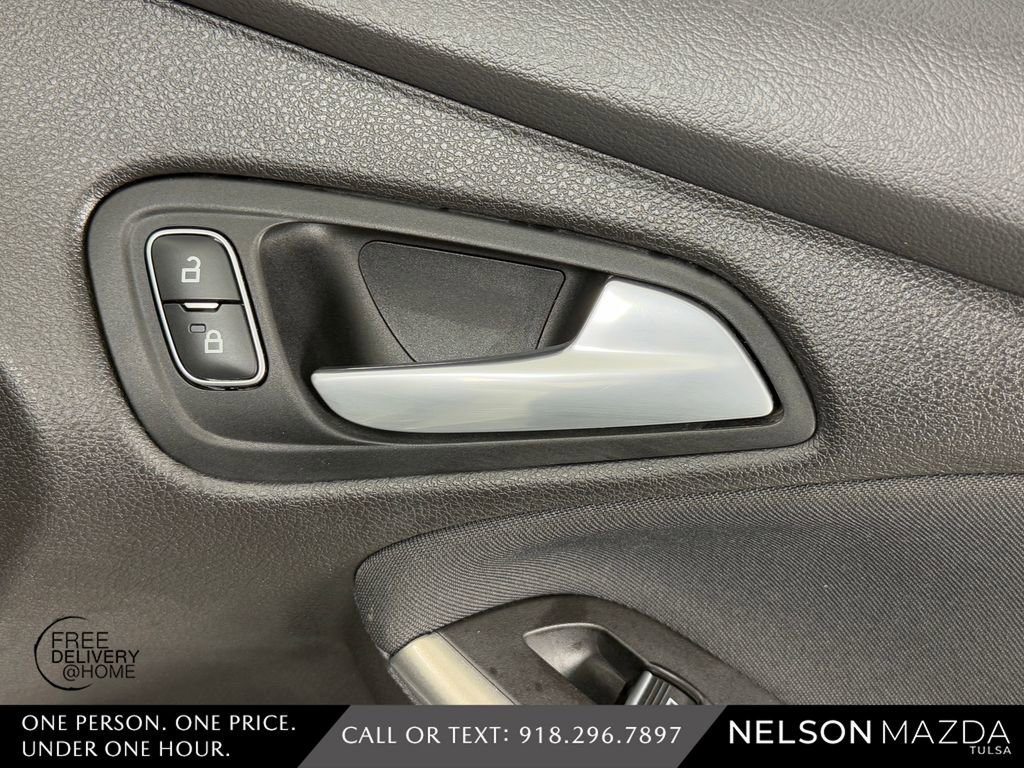 Used 2018 Ford Focus Titanium FWD image 46