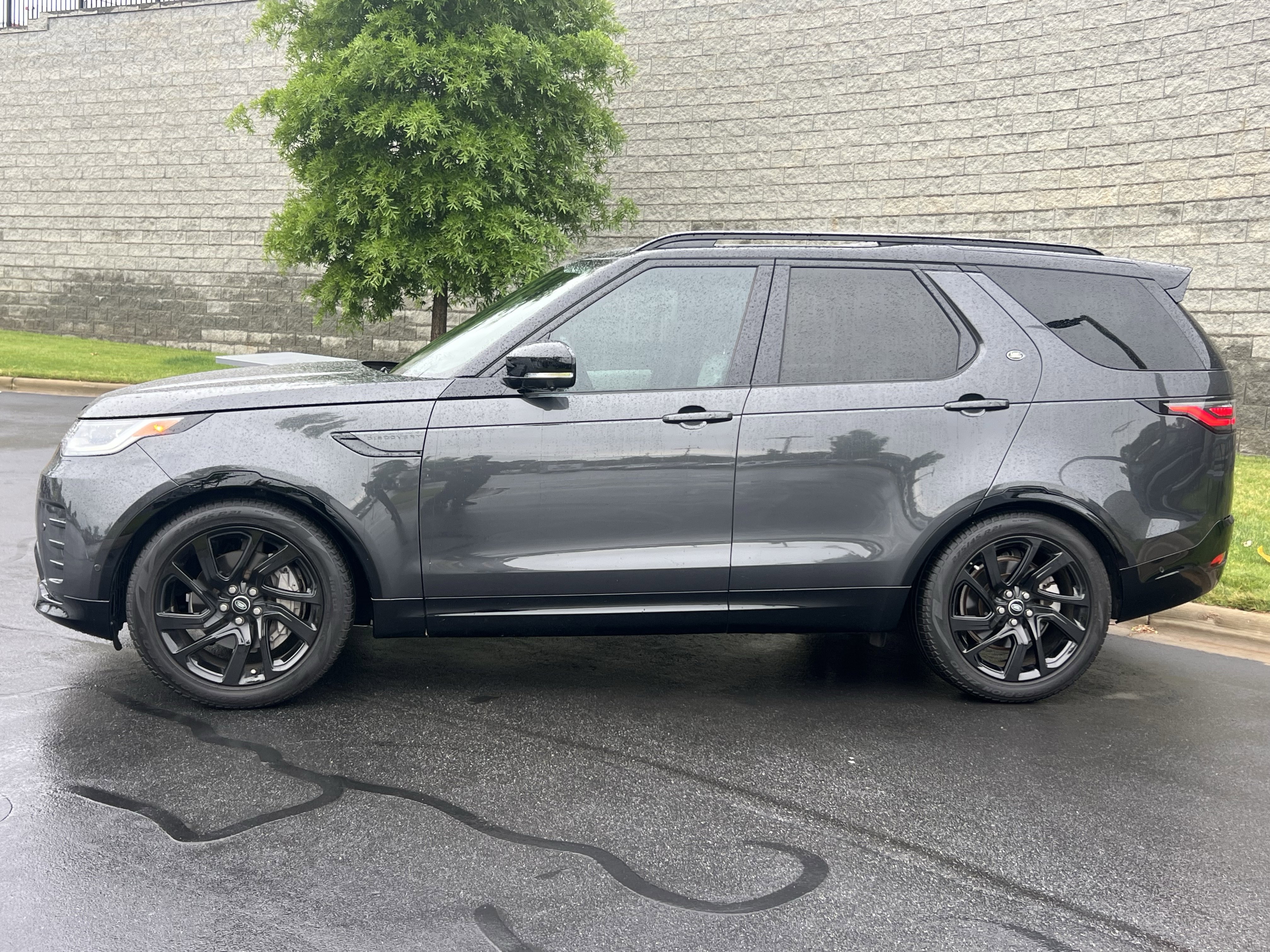 Certified 2023 Land Rover Discovery S R-Dynamic AWD/4WD image 4