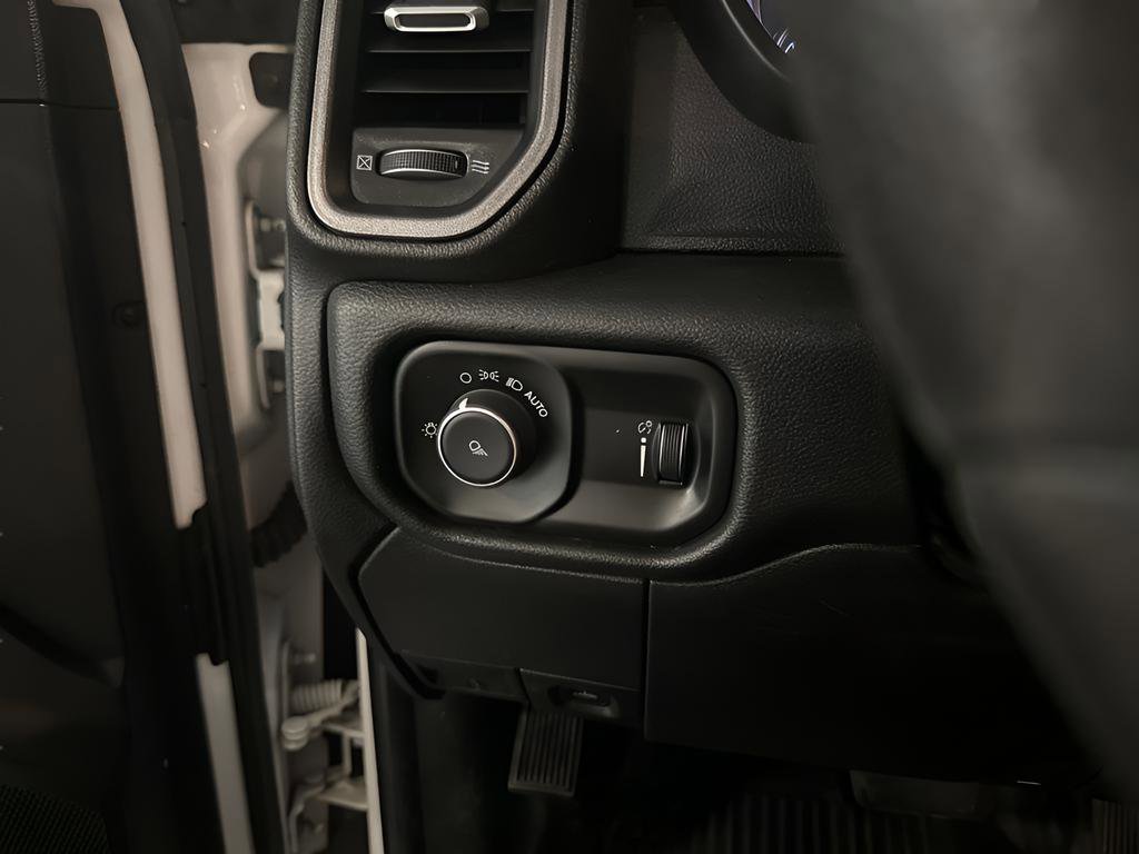 Used 2021 RAM 2500 Tradesman w/ Chrome Appearance Group image 28