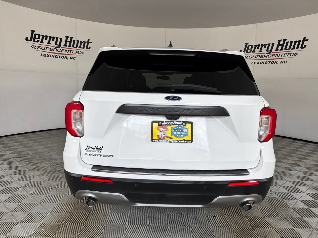 Used 2022 Ford Explorer Limited w/ Equipment Group 301A RWD image 5