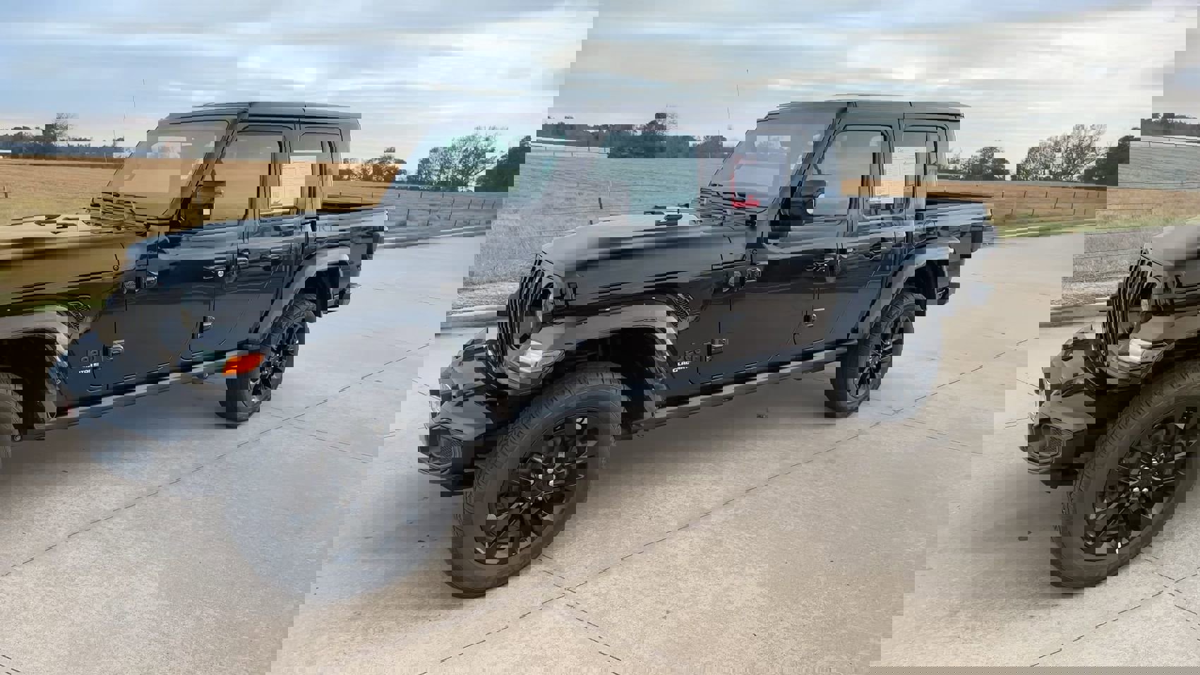 Used 2023 Jeep Gladiator Overland image 5