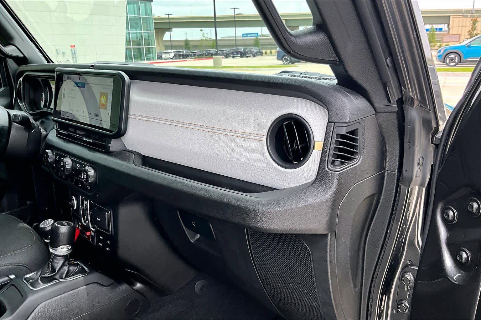 Used 2024 Jeep Gladiator Sport AWD/4WD image 18