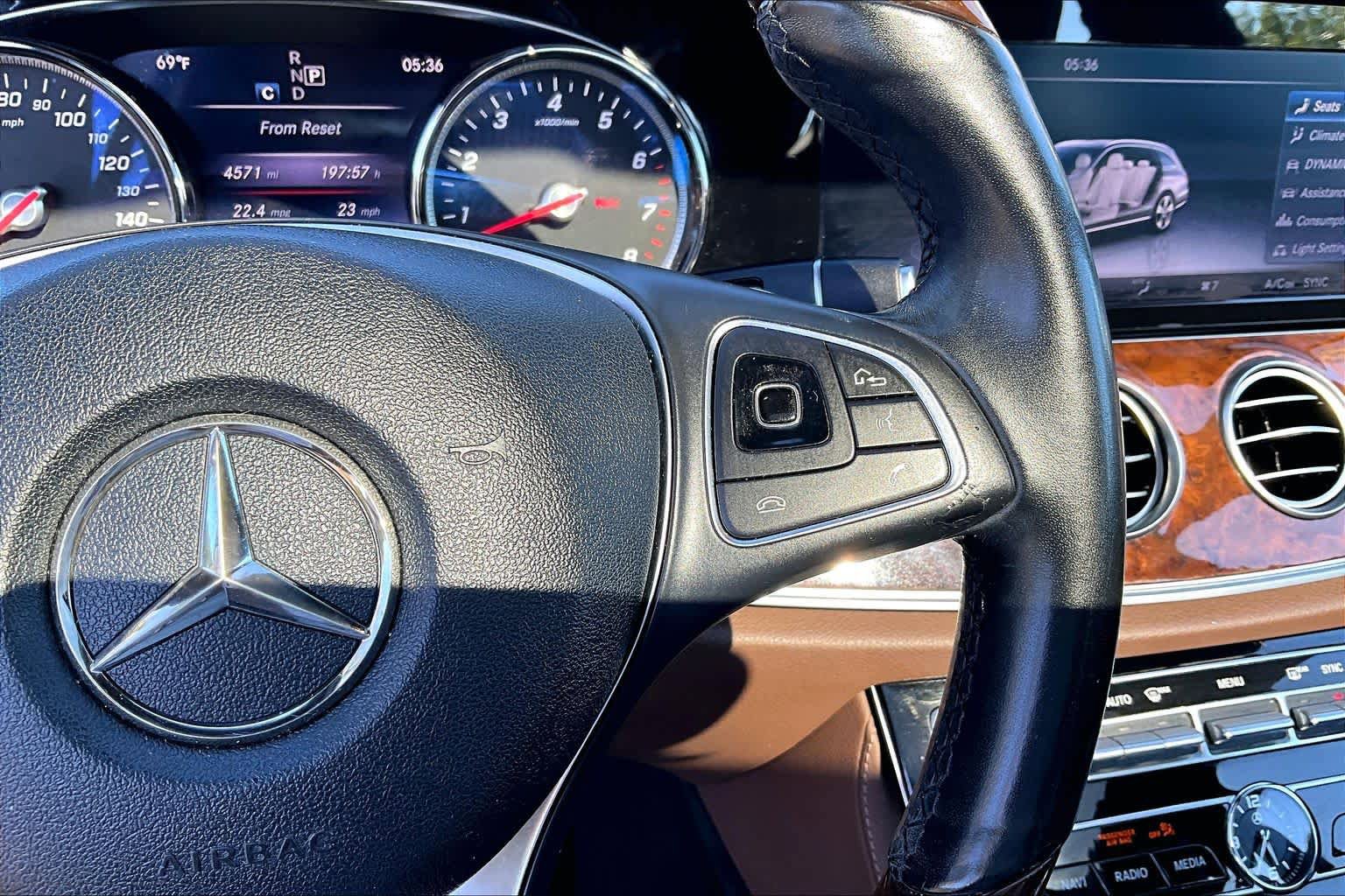 Used 2017 Mercedes-Benz E 400 4MATIC Wagon image 25