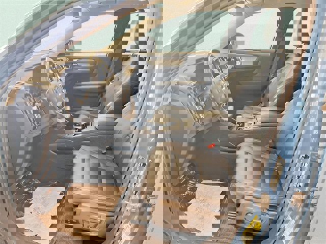 Used 2024 Volvo XC40 B5 Core image 17