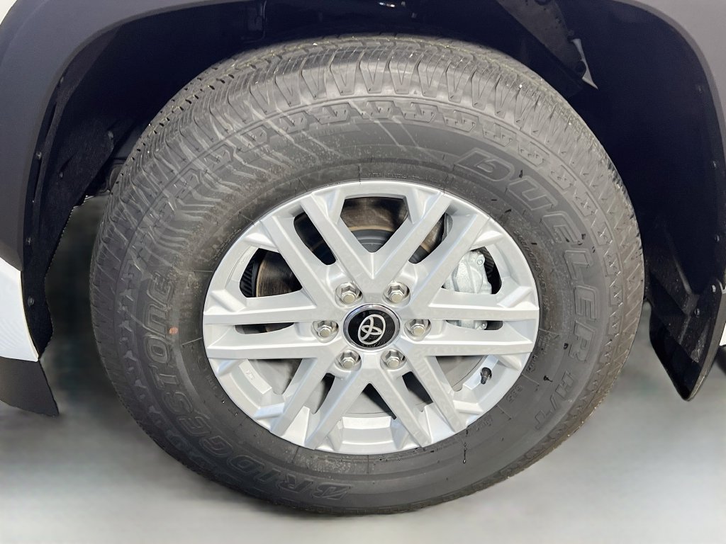 Used 2025 Toyota Sequoia SR5 AWD/4WD image 11