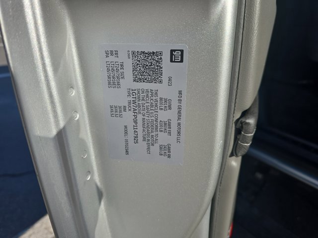 Used 2023 GMC Savana 2500 image 32