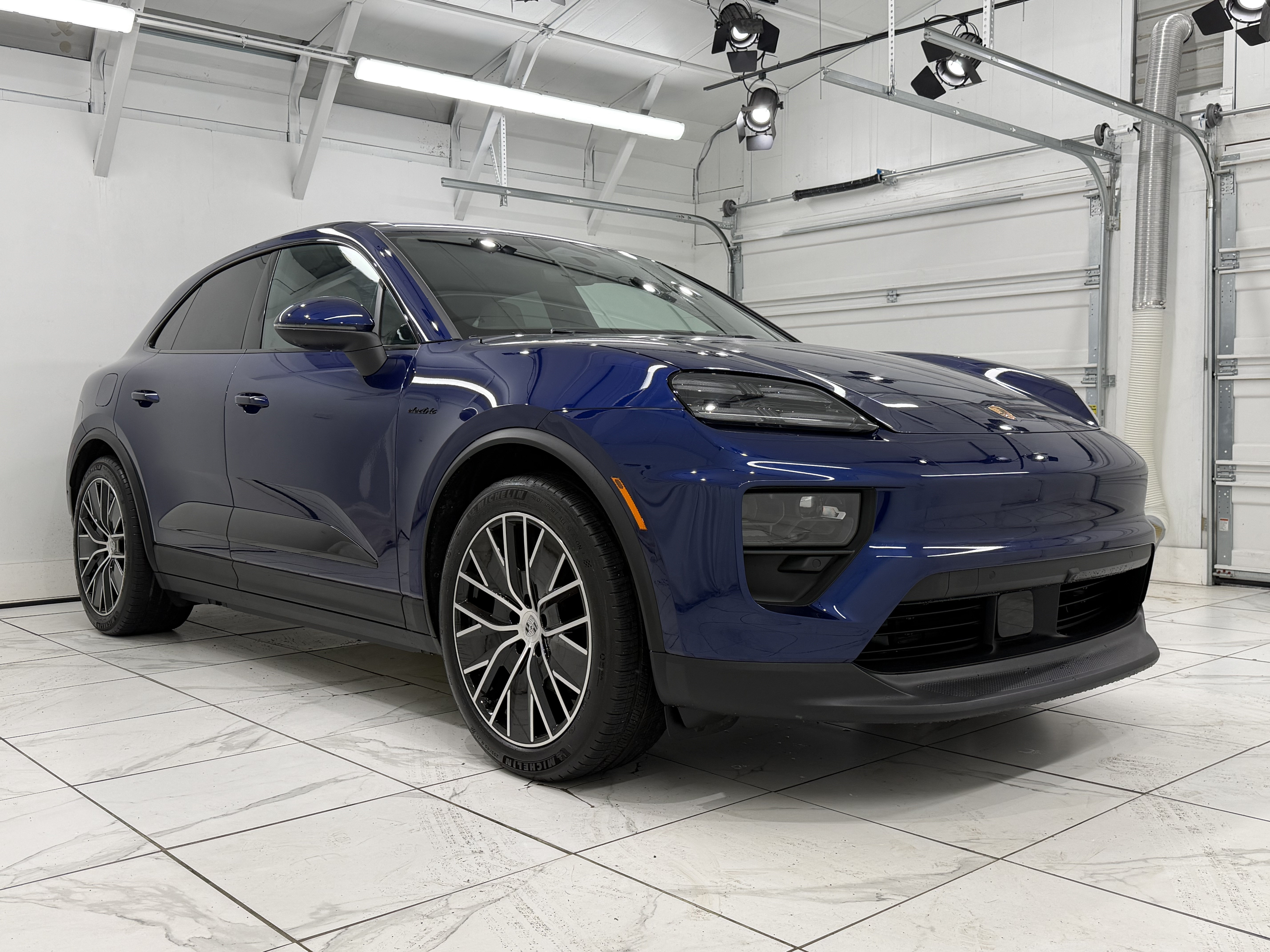 Certified 2025 Porsche Macan 4 Electric AWD/4WD image 10