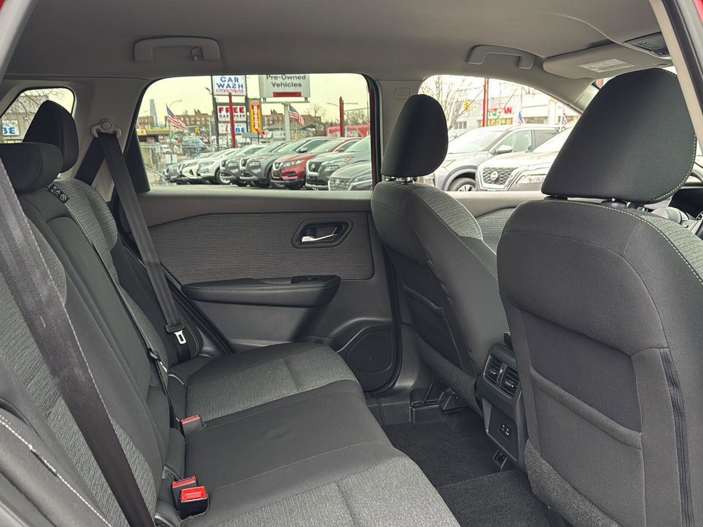 Used 2021 Nissan Rogue SV image 32