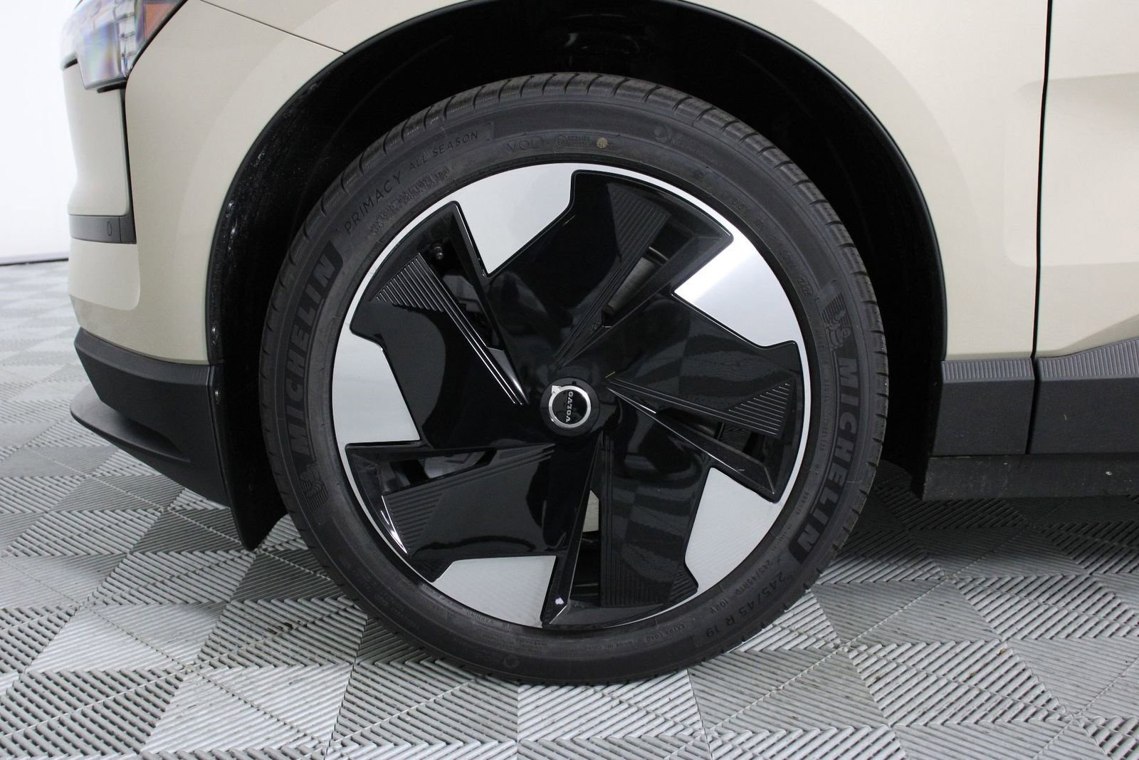 New 2026 Volvo EX30 Plus w/ Climate Package image 12