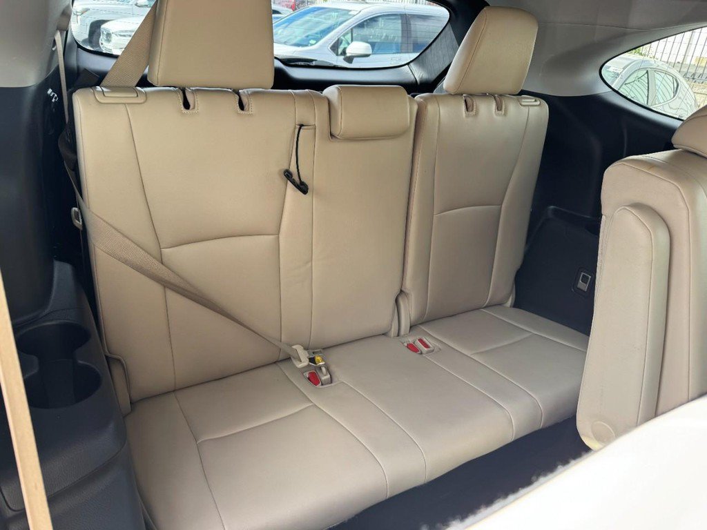 Used 2021 Toyota Highlander XLE AWD/4WD image 14