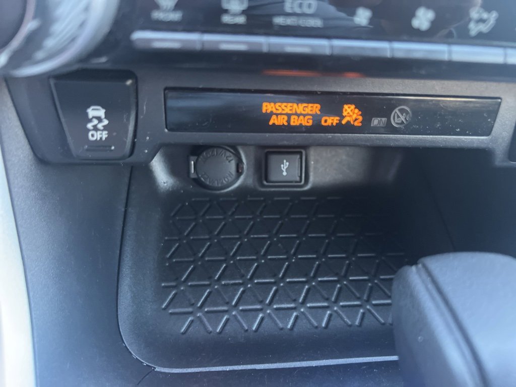 Used 2021 Toyota RAV4 XLE AWD/4WD image 27