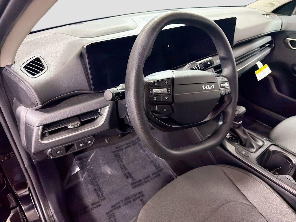 Used 2025 Kia K4 LXS image 11