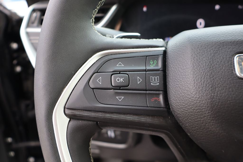 Used 2024 Jeep Grand Cherokee Laredo w/ Luxury Tech Group I AWD/4WD image 14