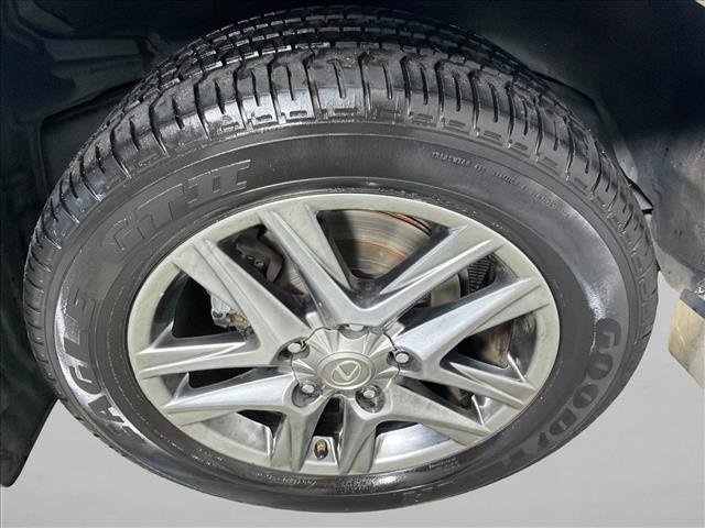 Used 2013 Lexus LX 570 4WD w/ Luxury Pkg w/Pre-crash image 19