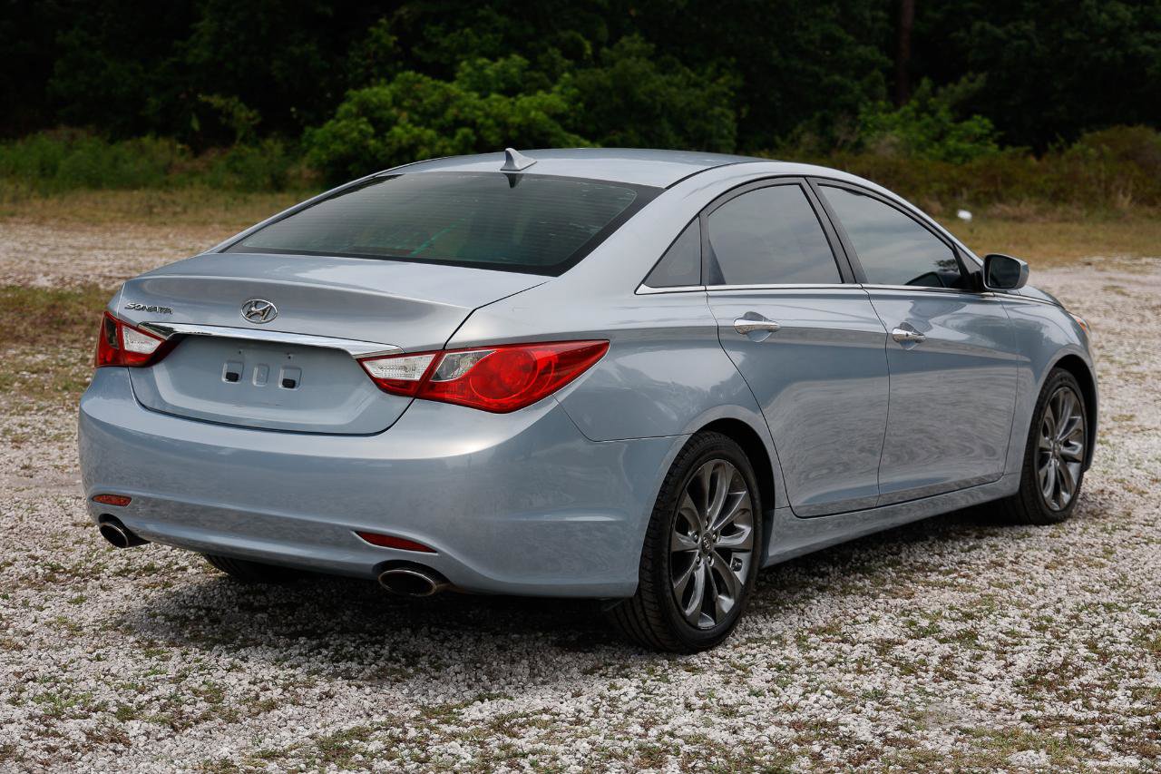 Used 2011 Hyundai Sonata SE w/ Navigation & Sunroof Pkg 4 FWD image 11