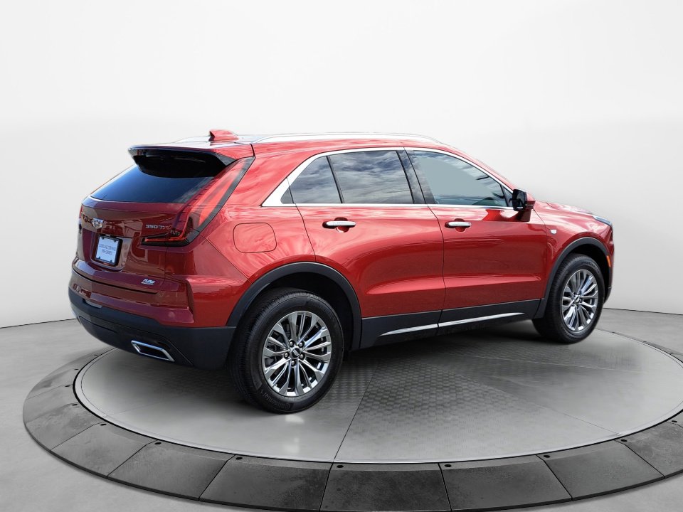 Used 2025 Cadillac XT4 Premium Luxury w/ Cold Weather Package FWD image 7