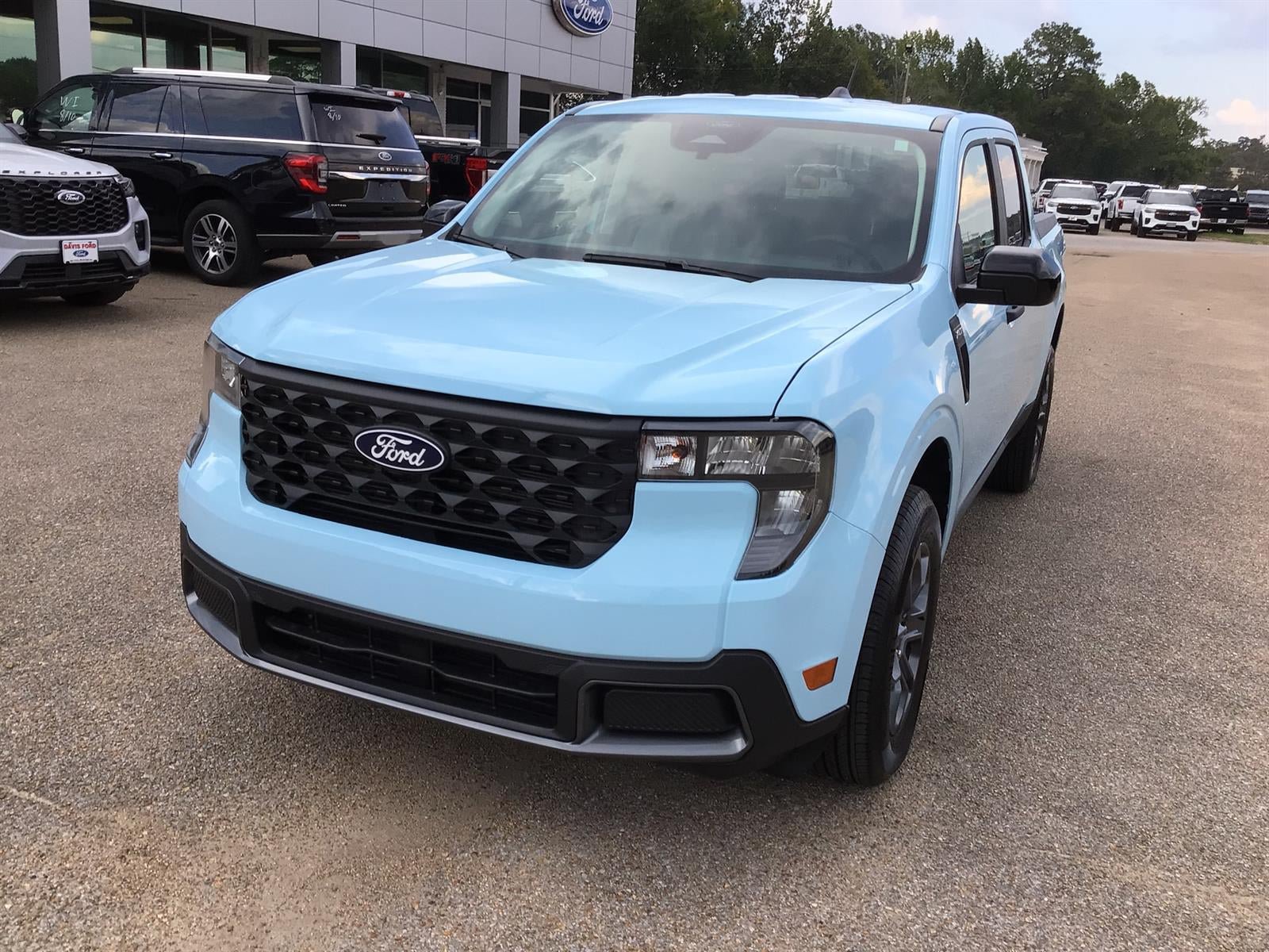 New 2026 Ford Maverick XLT w/ XLT Luxury Package FWD image 5
