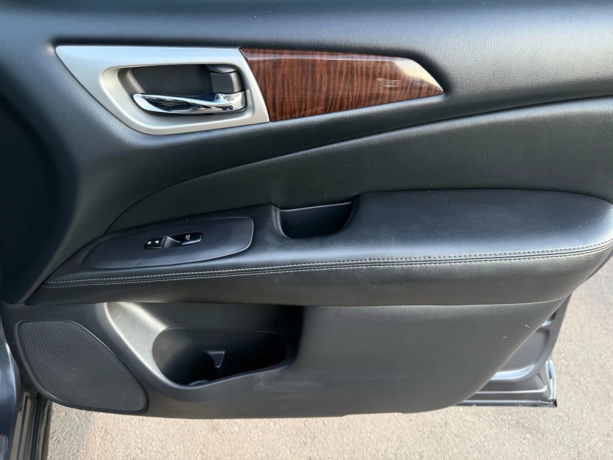 Used 2014 Nissan Pathfinder Platinum w/ Platinum Premium Package image 23