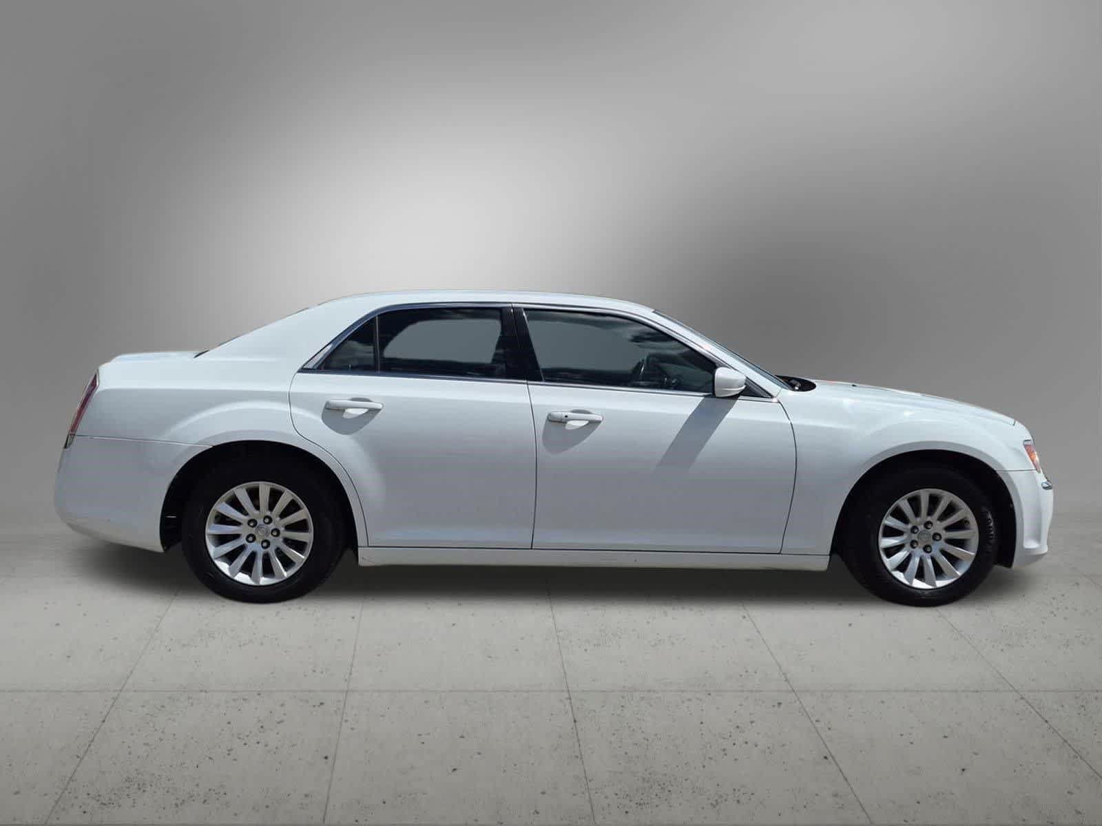 Used 2014 Chrysler 300 RWD image 7